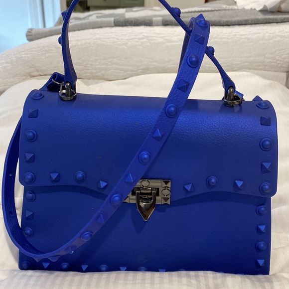 RUBBER STUD PURSE WITH SHOULDER STRAP AND REGULAR HANDLE IN ELECTRIC BLUE - Picture 2 of 8